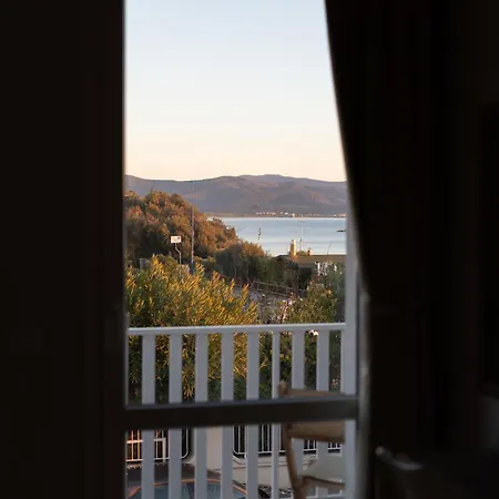 Life House Guest house 4*