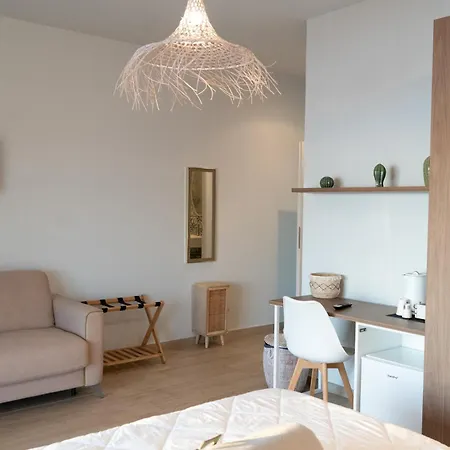 Life House Guest house 4*