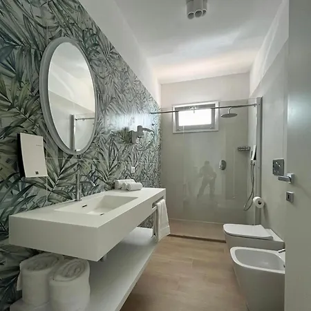 Life House Guest house *